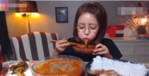 南京小姐姐吃宽粉,南京小姐姐的宽粉美食之旅