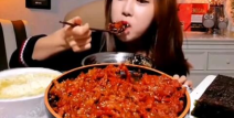 小姐姐 吃美食,小姐姐的味蕾探险记
